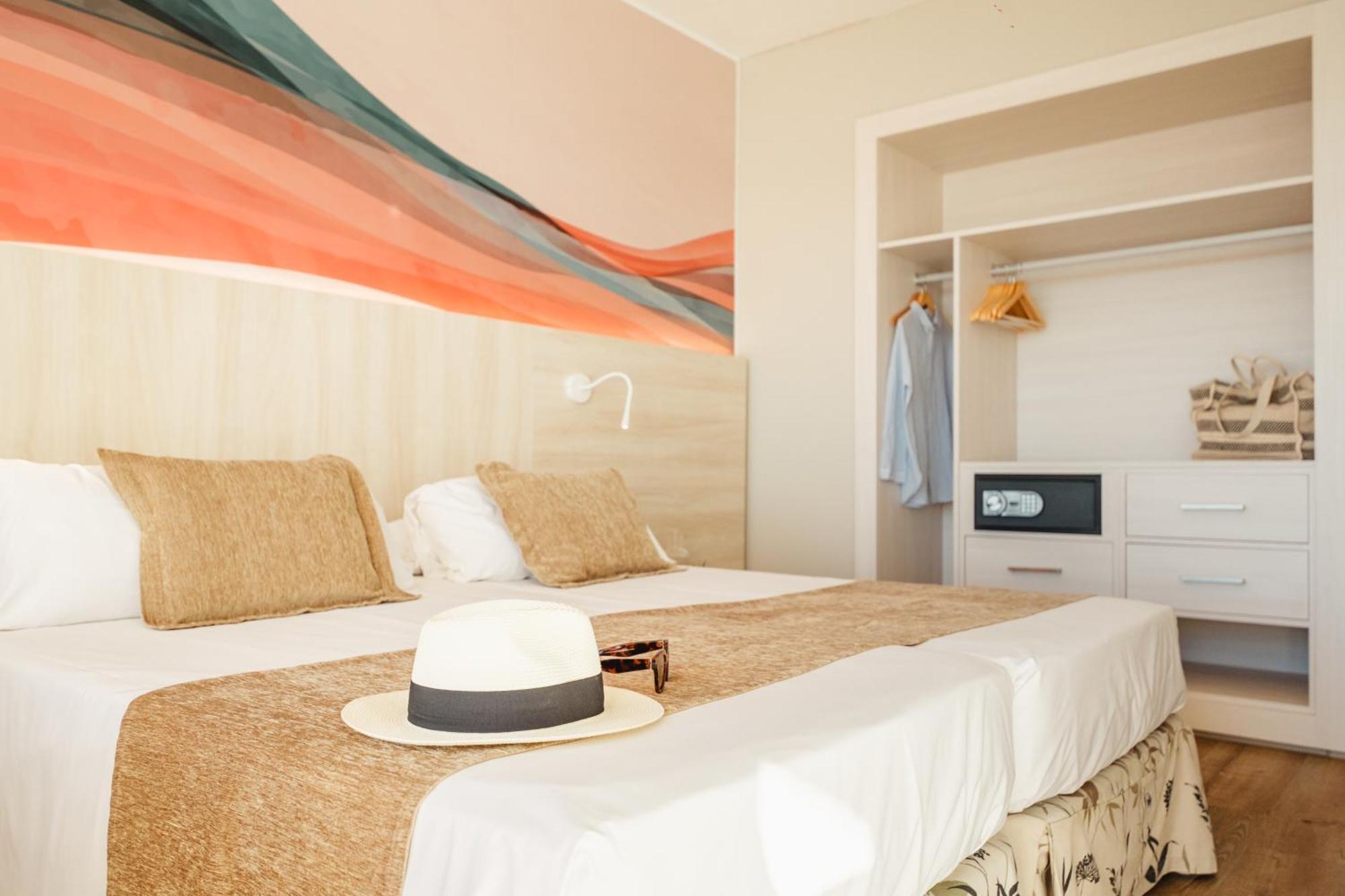 Bahia Principe Sunlight Coral Playa - Adults Only Hotel Магалуф Екстериор снимка