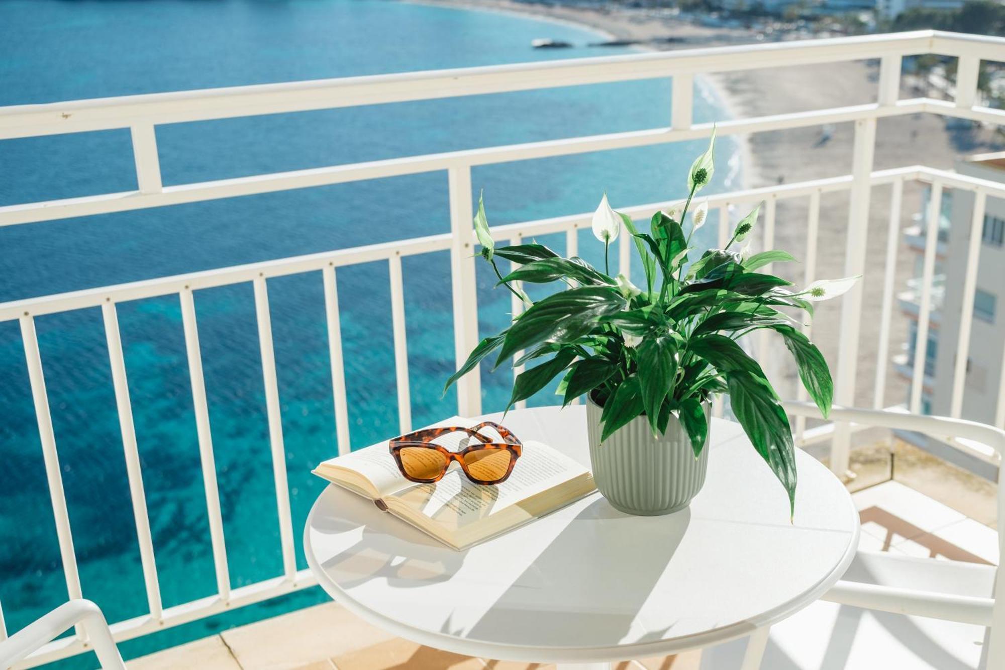 Bahia Principe Sunlight Coral Playa - Adults Only Hotel Магалуф Екстериор снимка